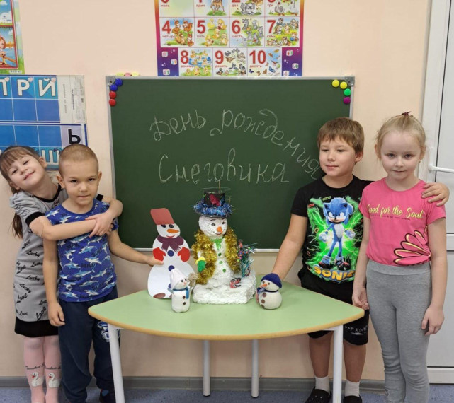 Конкурс поделок ко Дню рождения Снеговика.
